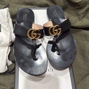Gucci Flat Marmont Leather Thong sandals